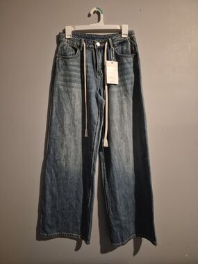 ELLEVEN High-Rise Wide-Leg Women’s Jeans in Light Blue Denim